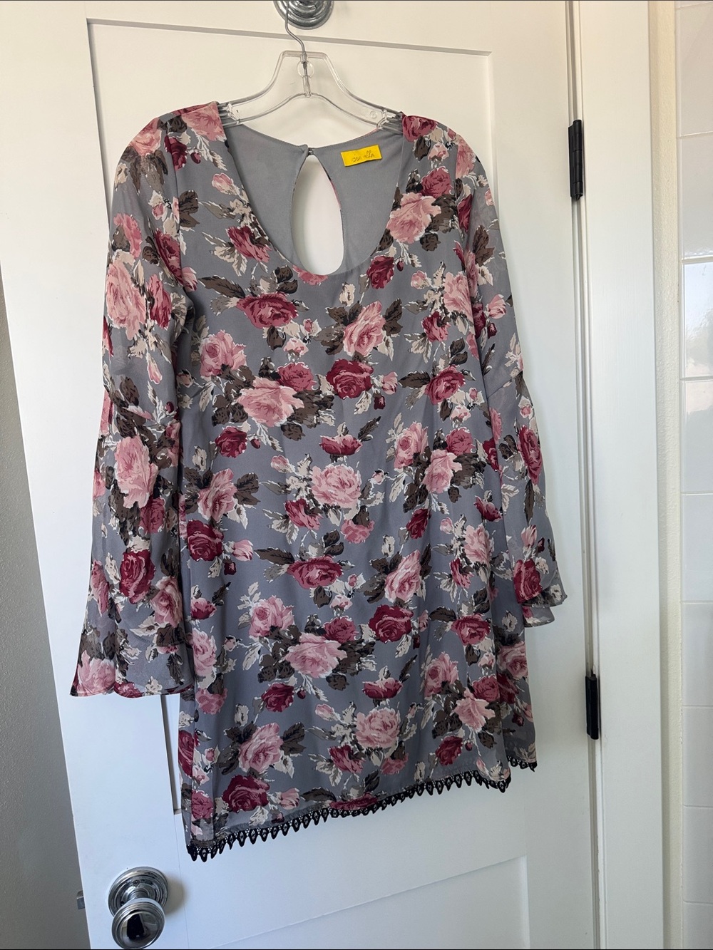 dee elle Gray Floral Mini Dress with Pink Roses